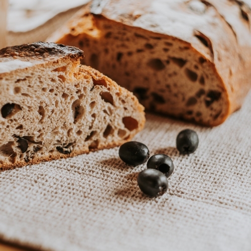 Kváskový řemeslný chleb- oliva